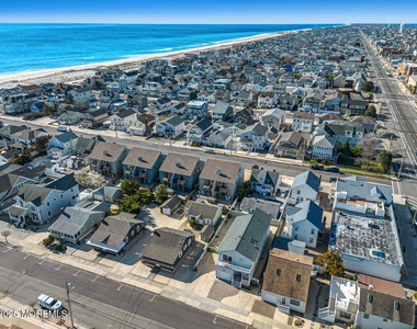 21 Brown Avenue - Photo Thumbnail 19