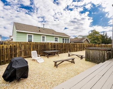 21 Brown Avenue - Photo Thumbnail 16