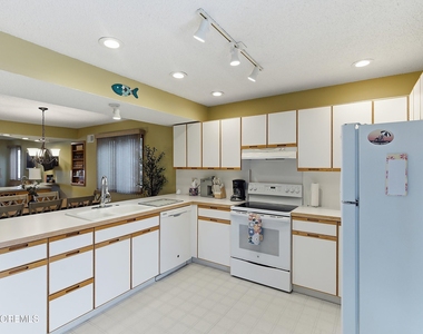 21 Brown Avenue - Photo Thumbnail 7