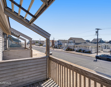 21 Brown Avenue - Photo Thumbnail 11