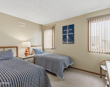 21 Brown Avenue - Photo Thumbnail 12