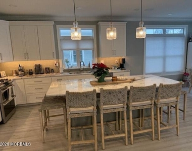 13 8th Avenue - Photo Thumbnail 4