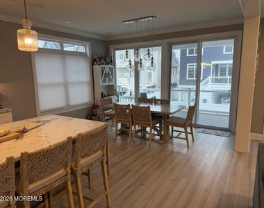13 8th Avenue - Photo Thumbnail 5