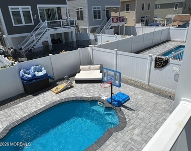 13 8th Avenue - Photo Thumbnail 2