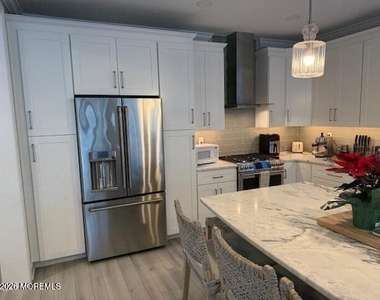 13 8th Avenue - Photo Thumbnail 6