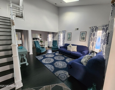 416 Blodgett Avenue - Photo Thumbnail 2
