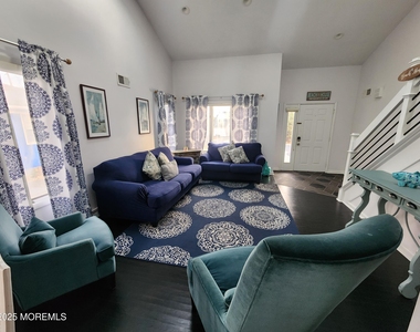 416 Blodgett Avenue - Photo Thumbnail 3