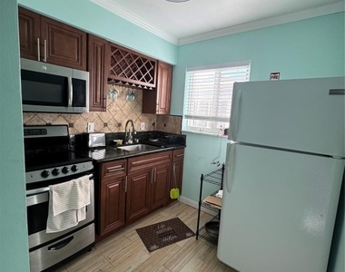 323 Monroe Street - Photo Thumbnail 5