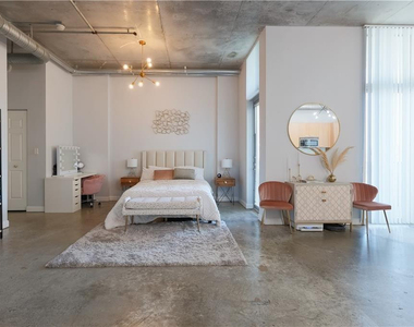 2100 Van Buren Street - Photo Thumbnail 9