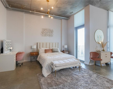 2100 Van Buren Street - Photo Thumbnail 10