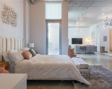 2100 Van Buren Street - Photo Thumbnail 8