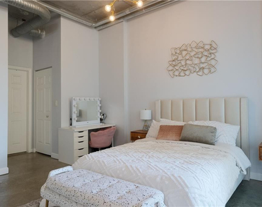 2100 Van Buren Street - Photo Thumbnail 11