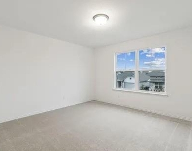 1321 Trailblazer Way - Photo Thumbnail 14