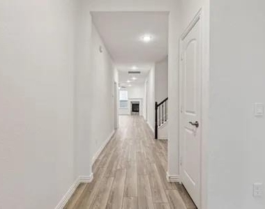 1321 Trailblazer Way - Photo Thumbnail 6