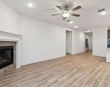 1321 Trailblazer Way - Photo Thumbnail 4