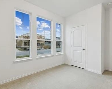 1321 Trailblazer Way - Photo Thumbnail 7