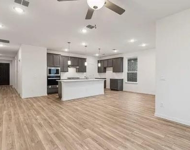1321 Trailblazer Way - Photo Thumbnail 3