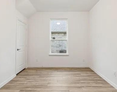 1321 Trailblazer Way - Photo Thumbnail 13