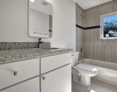 1104 S 20th Avenue - Photo Thumbnail 15