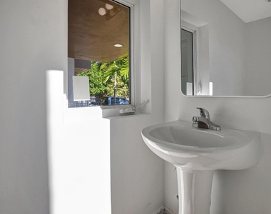 1104 S 20th Avenue - Photo Thumbnail 19
