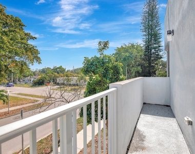 1104 S 20th Avenue - Photo Thumbnail 14
