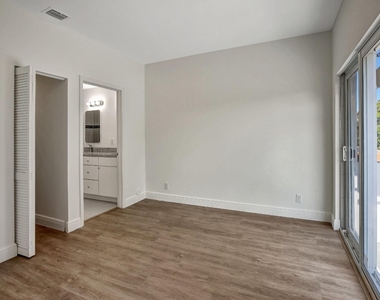 1104 S 20th Avenue - Photo Thumbnail 9