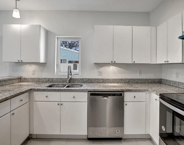 1104 S 20th Avenue - Photo Thumbnail 6