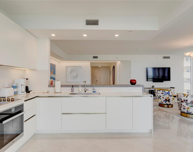 4240 Galt Ocean Drive - Photo Thumbnail 7