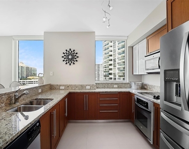 2831 N Ocean Boulevard - Photo Thumbnail 6
