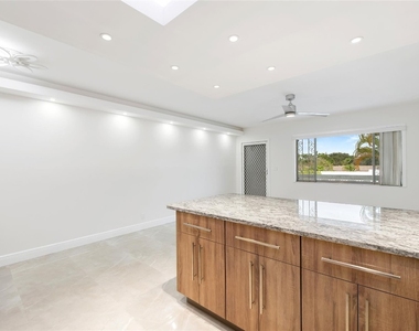 2170 Ne 51st Court - Photo Thumbnail 11