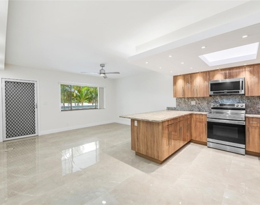 2170 Ne 51st Court - Photo Thumbnail 9