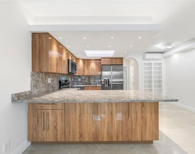 2170 Ne 51st Court - Photo Thumbnail 8