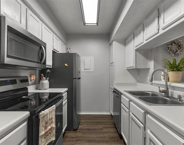 3201 Donnelly Circle - Photo Thumbnail 10