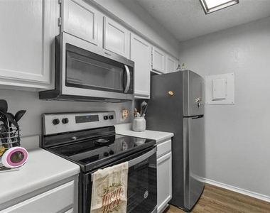 3201 Donnelly Circle - Photo Thumbnail 11