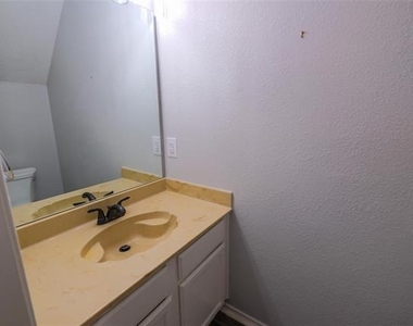 3201 Donnelly Circle - Photo Thumbnail 17