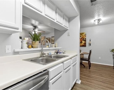 3201 Donnelly Circle - Photo Thumbnail 14