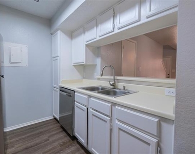 3201 Donnelly Circle - Photo Thumbnail 15