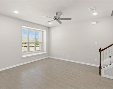 3716 Paradise Way - Photo Thumbnail 4