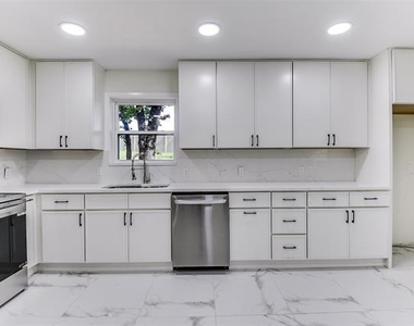 258 Somerset Terrace - Photo Thumbnail 11