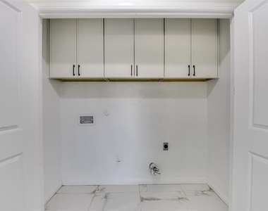 258 Somerset Terrace - Photo Thumbnail 13