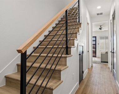 172 W 17th Street - Photo Thumbnail 16