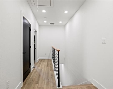 172 W 17th Street - Photo Thumbnail 17
