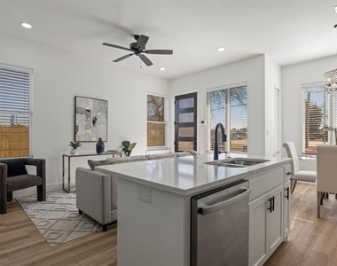 172 W 17th Street - Photo Thumbnail 12
