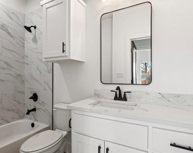 172 W 17th Street - Photo Thumbnail 32