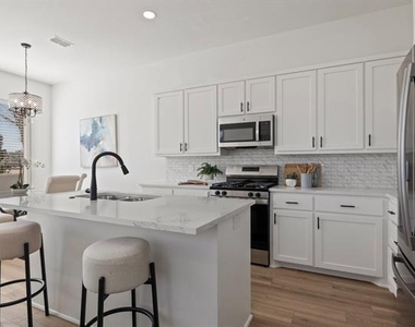 172 W 17th Street - Photo Thumbnail 13