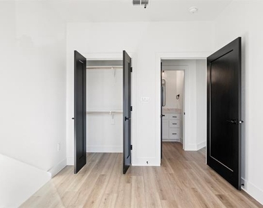172 W 17th Street - Photo Thumbnail 31