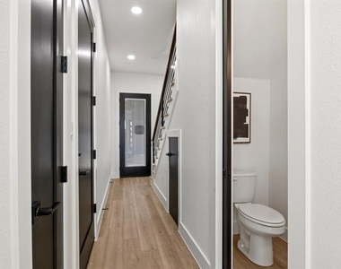 172 W 17th Street - Photo Thumbnail 14