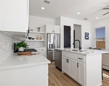 172 W 17th Street - Photo Thumbnail 9