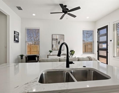 172 W 17th Street - Photo Thumbnail 10