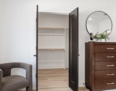 172 W 17th Street - Photo Thumbnail 22